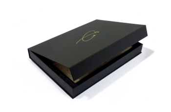 Star name registry gift box with certificate